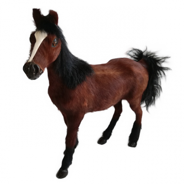 Pferd aus Rinderfell